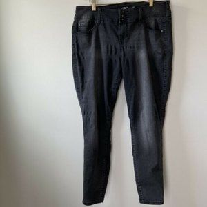 Torrid Womens Black Jegging Skinny Jeans Three 3 Button Size 14R 22 Regular BNWT